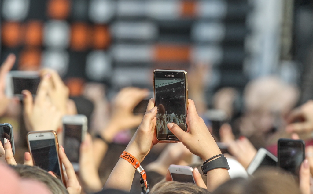 Orange rozwiąże problem ładowania komórek na imprezach masowych