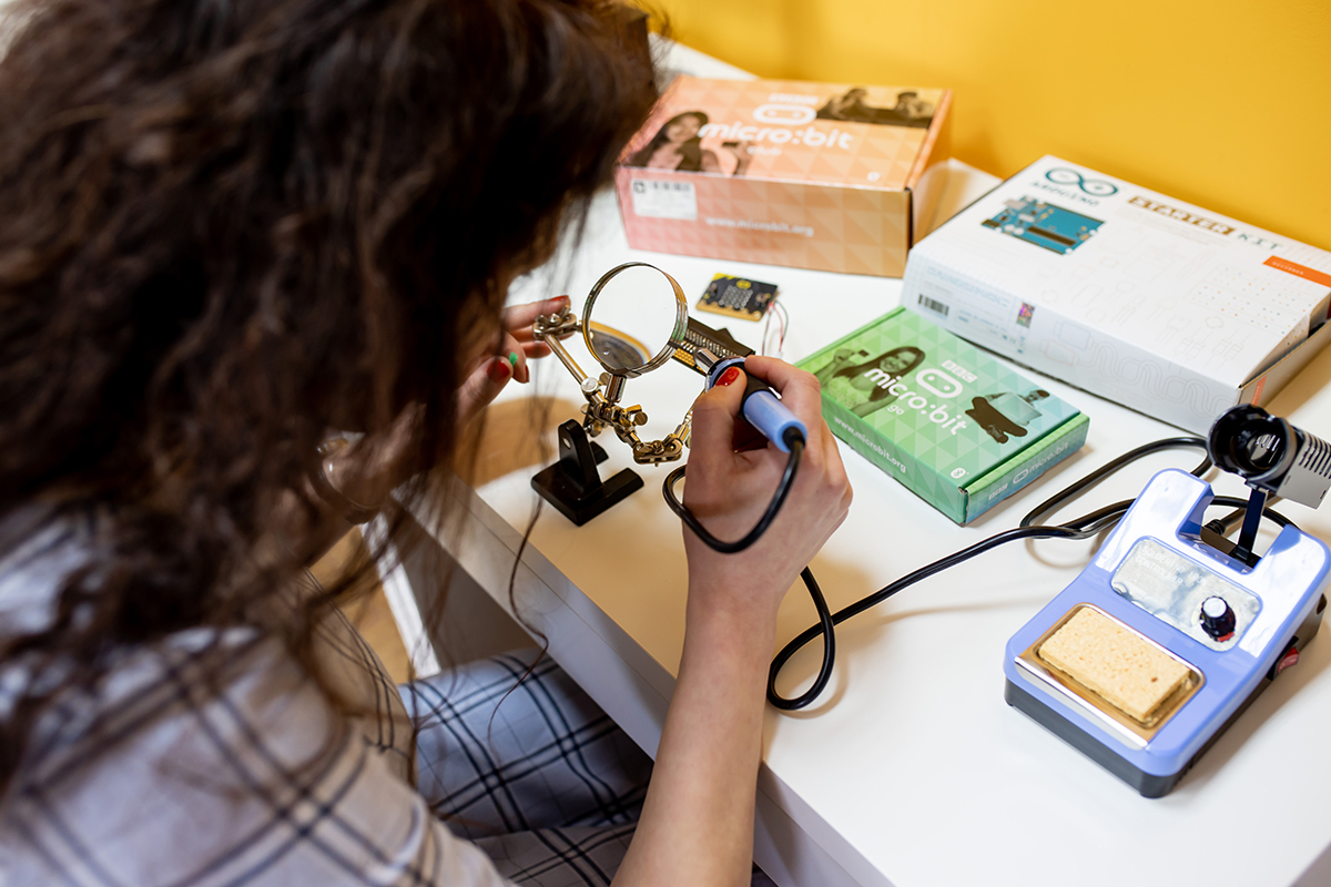 Fundacja Orange wspiera społeczne projekty w FabLabach – ruszają kolejne warsztaty