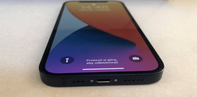 Dół smartfona iPhone 12