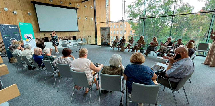 Nauczyliśmy seniorów korzystania ze smartfonów